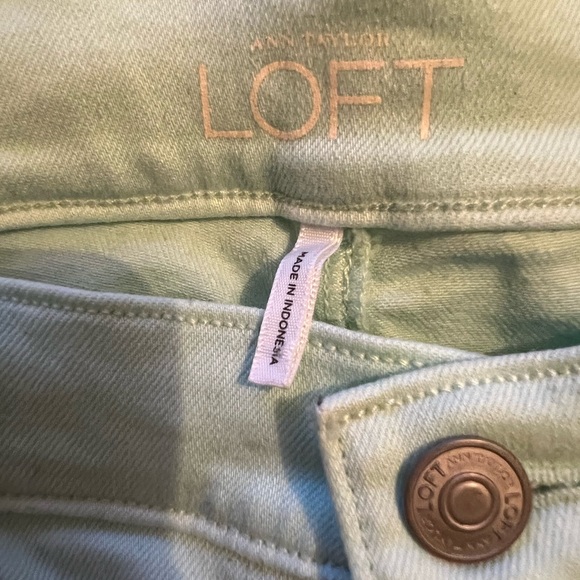 Mint jeans are a great option to white jeans - Picture 3 of 4